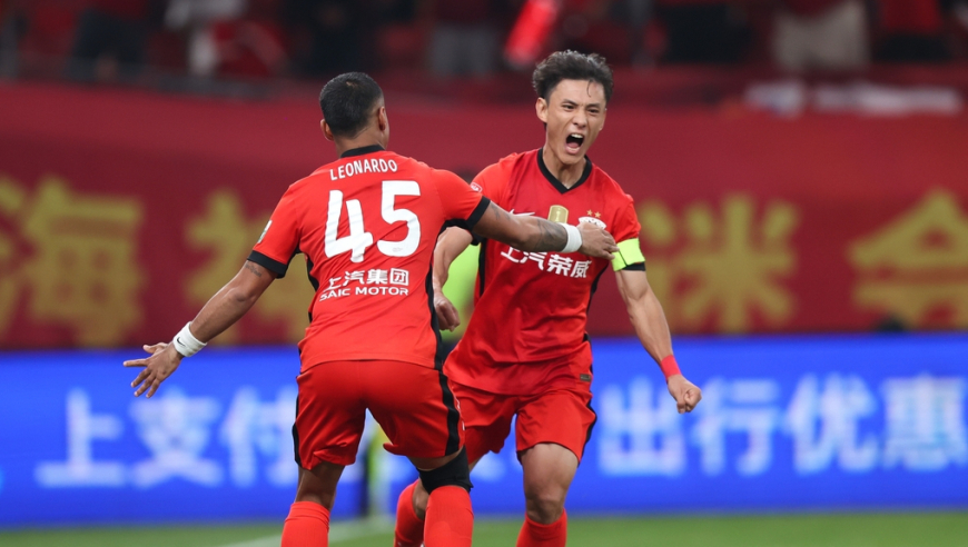 生涯最佳进球？实拍王燊超天外飞仙世界波破门，全场沸腾高呼王燊超