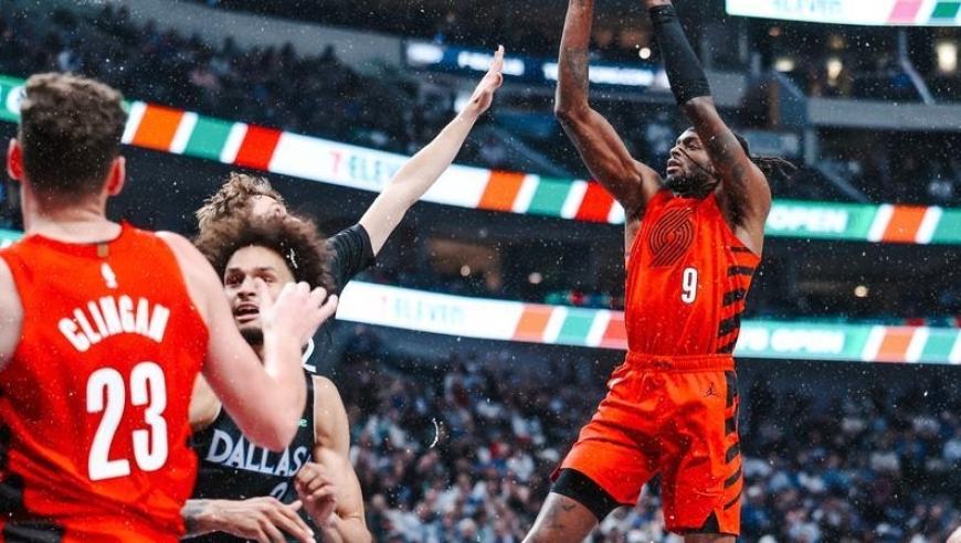 弗拉格21+8+5克莱5记三分，独行侠7人得分上双，加时力克开拓者