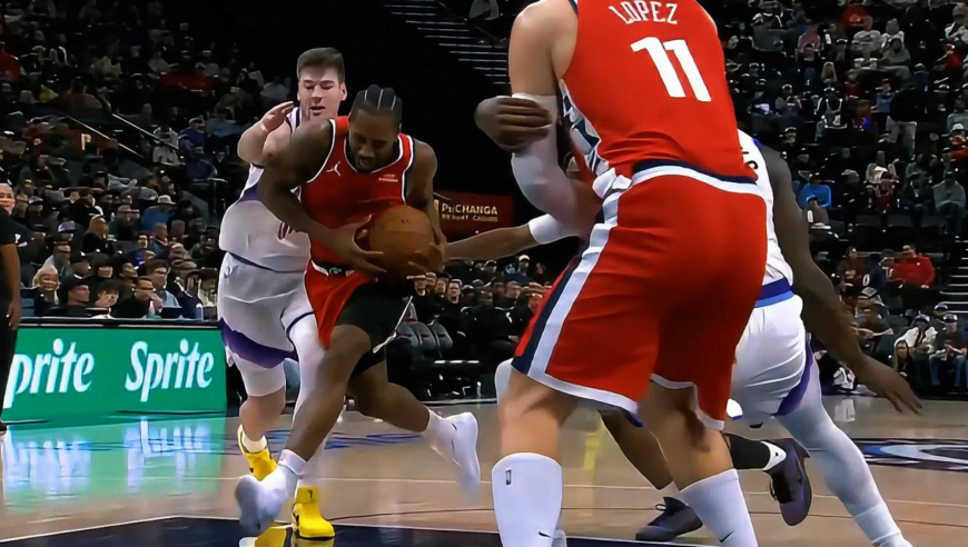 两大硬解王！哈登与莱昂纳德轮流一打多造犯规帮助快船上分