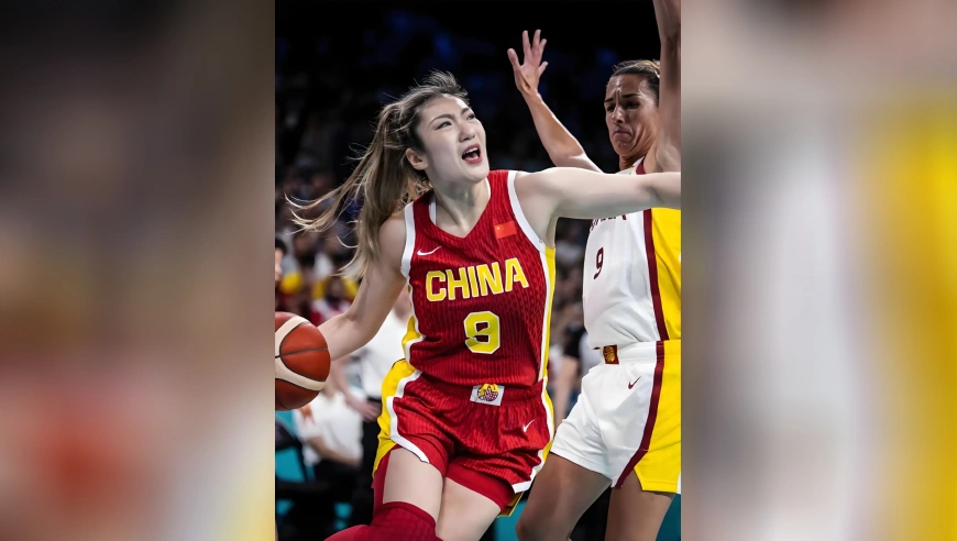 体坛记忆｜对手肘击李梦！挑战中国女篮，激怒后的李梦直接用一波三分杀死比赛