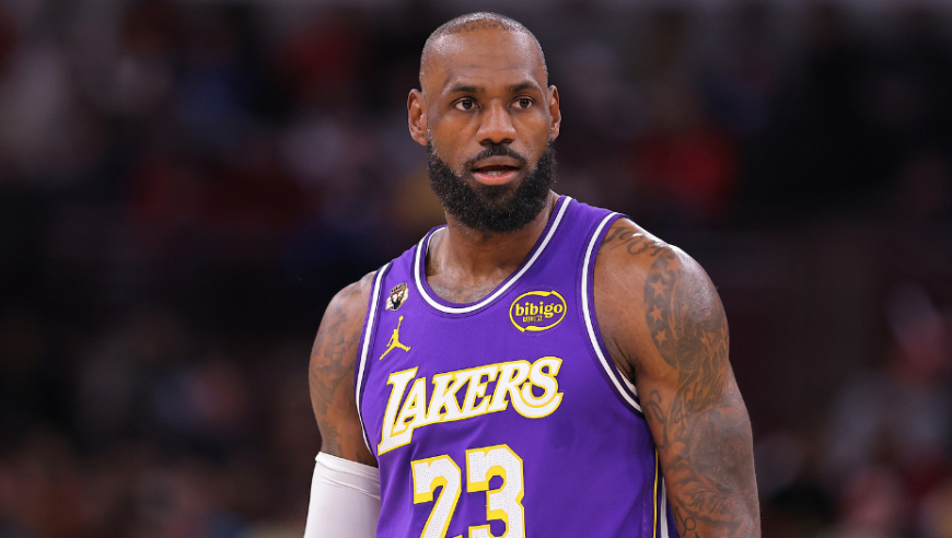 詹姆斯vs公牛半场20分集锦：一分钟连轰7分+两次对抗2+1返老还童