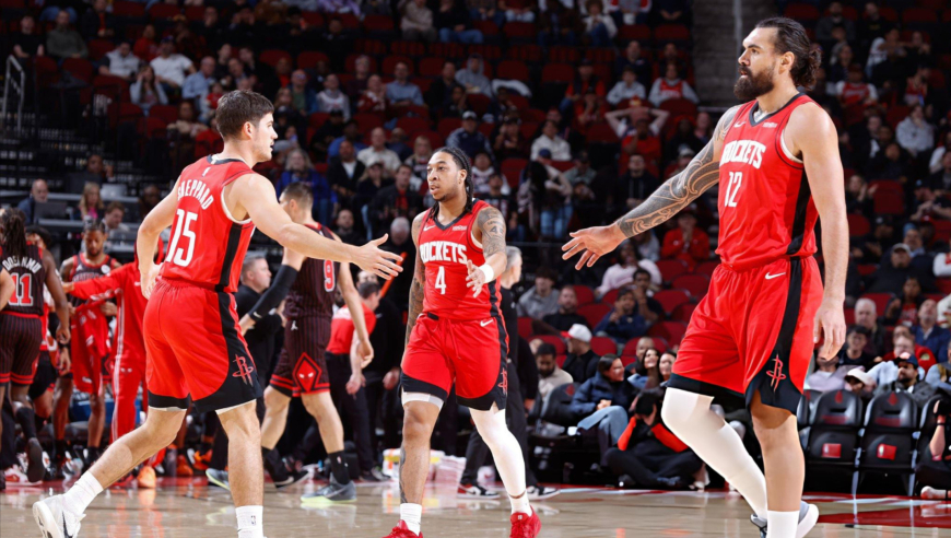 火箭公牛决胜3分钟：小史密斯连轰两记3分 杜兰特两次劈扣锁定胜局