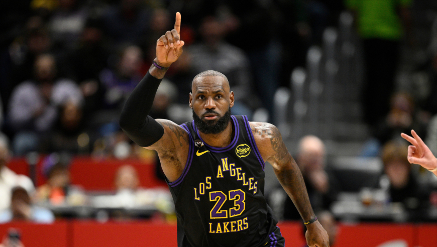 Top时刻｜31日十佳球：詹姆斯三度凶残暴扣 杨瀚森惨遭隔扣