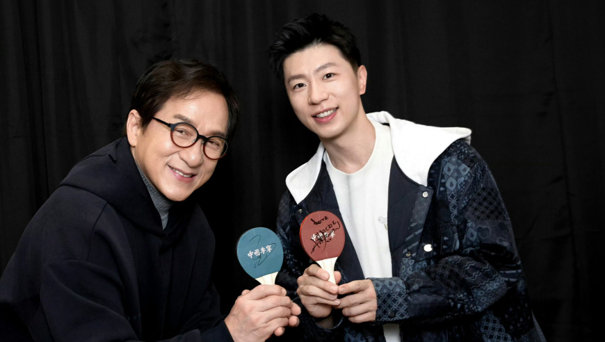 马龙向成龙拜师学拳，做武打动作帅气呆萌，互相欣赏交换签名