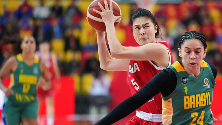 中国女篮史上最大心脏球员！快攻飙中三分轰21分宣布强势回归｜上场