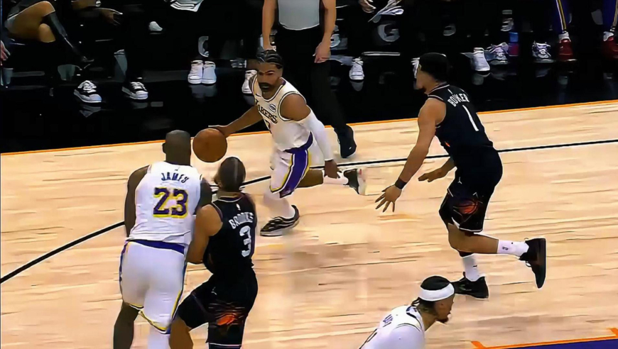 事故多发！詹姆斯与狄龙互撞 湖人太阳连续发生对抗裁判多次回看