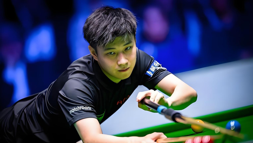 体坛记忆｜运气与实力完美结合！赵心童一杆踢球，竟靠带角做出绝佳斯诺克