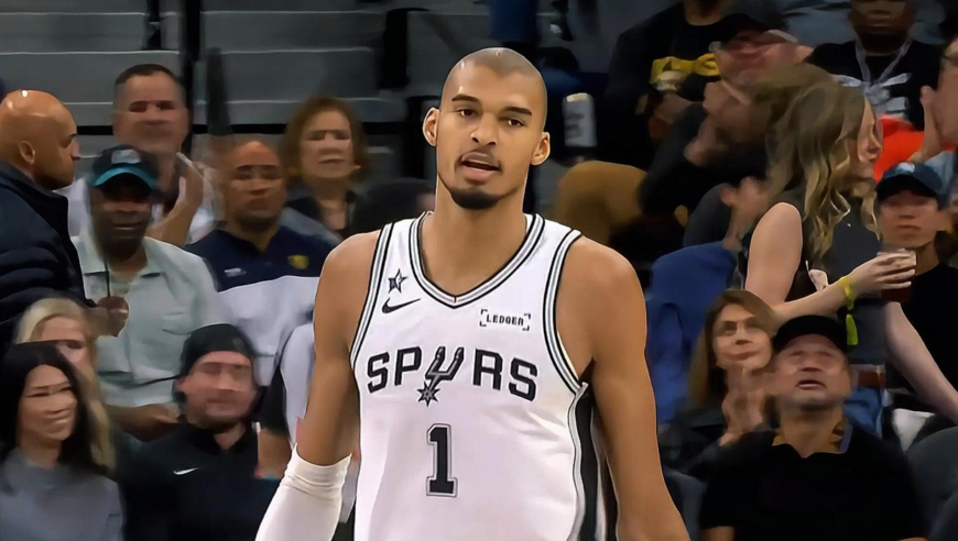 文班亚马vs爵士33分10篮板集锦：7记三分+抢断盖帽攻防一体