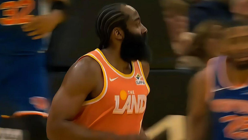 传控一体！哈登送空接助阿伦造犯规获得罚球+压哨极限抛投连攻带传