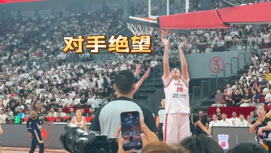 46分大胜！女姚明统治成人赛场，张子宇投篮习惯让对手绝望