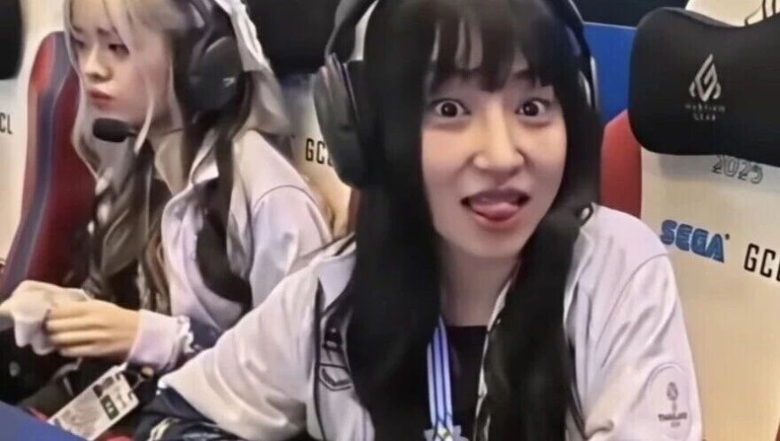 颜值与实力并存的天才少女&ldquo;AD&rdquo;，竟在国际赛场上找代打！网友：坏人用尽心机不如蠢人灵机一动！