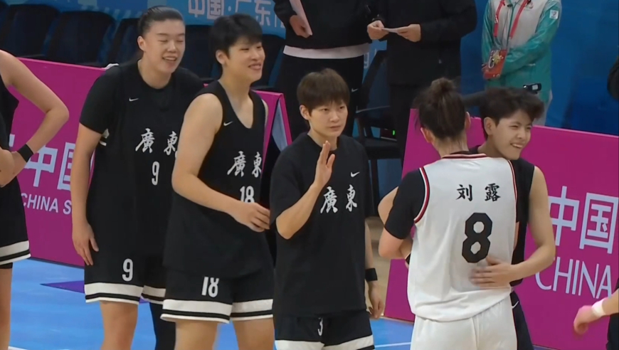 上海女篮vs广东赛后众生相：杨舒予调侃刘璐 广东强势晋级决赛