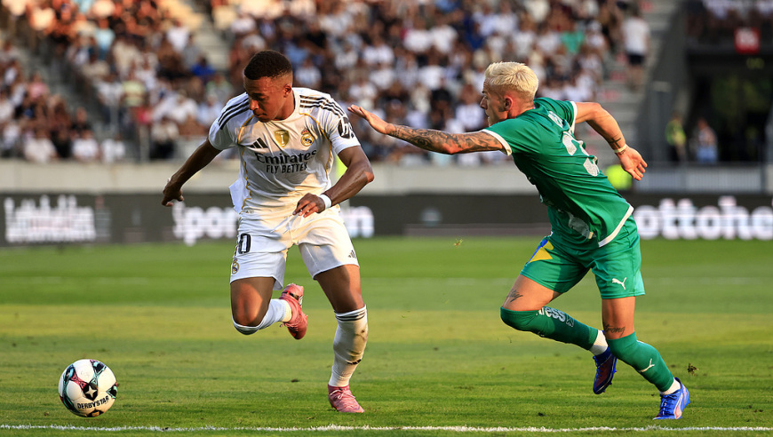 皇马天塌了！头号射手姆巴佩重伤，西超杯直接报销！看来今年无法复出了？