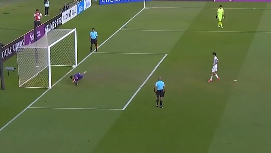 点球前李昊一脸自信微笑 水瓶藏乾坤扑点助国足U23晋级 赛后球迷哭了