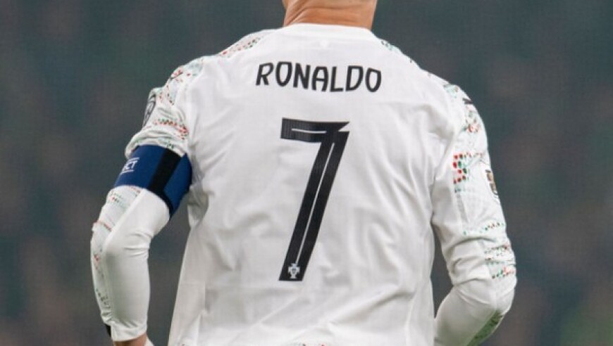 记者：葡萄牙要想在世界杯夺冠，C罗必须替补