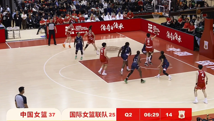 绝对五佳球！杨舒予突破吸引防守鬼魅运球突破直接打进两分