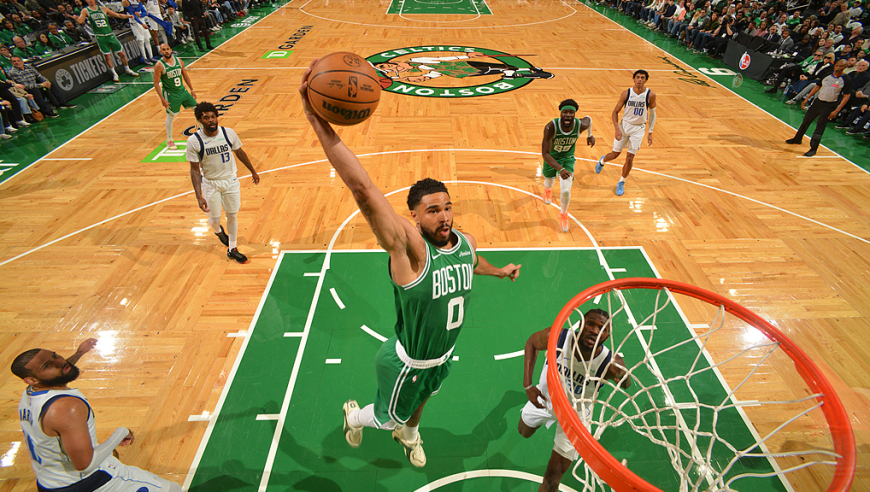 Top时刻｜7日十佳球：海斯凶残双手隔扣 塔图姆复出挂筐补扣