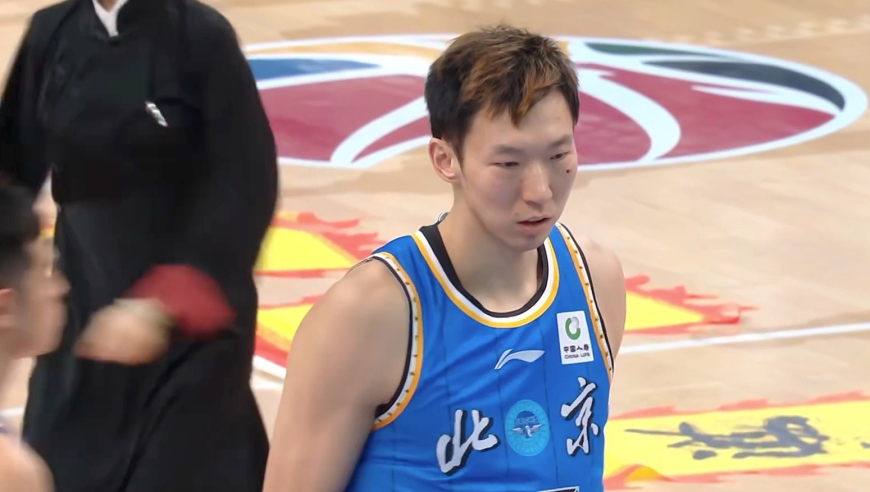 今天的饼真香！周琦15+9集锦 连送单臂飞天暴扣太炸裂