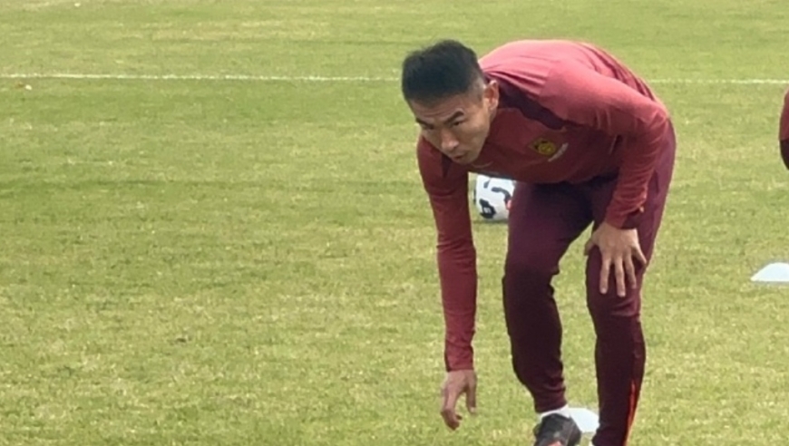 邵佳一率队首训众人情绪高涨，于汉超现身摆放训练设施