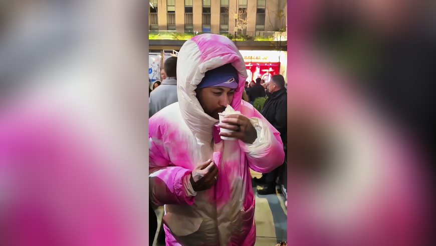 休赛期开始啦！内马尔在美国街头吃冰淇淋