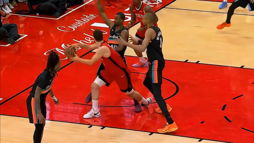 开场就对轰！火箭申京妙传阿门+两次强吃文班 马刺连进三分回应