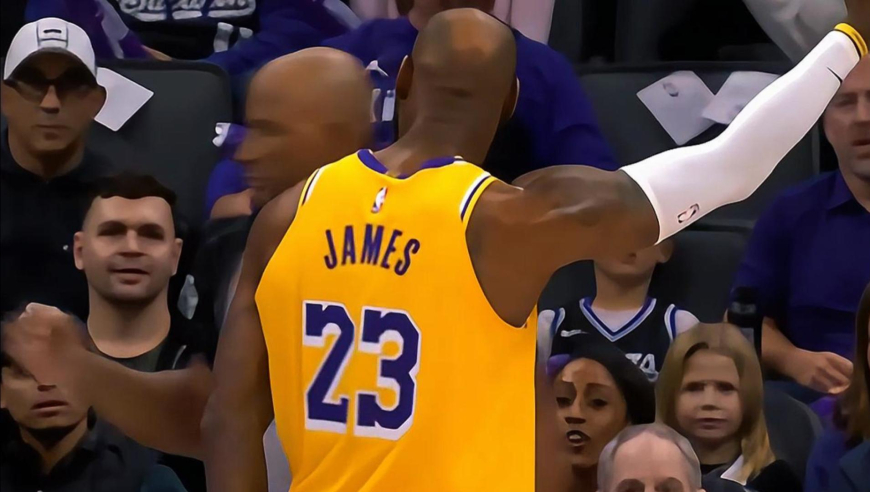 再不发力要没了！湖人落后20分 詹姆斯东契奇联手连拿10分打停国王
