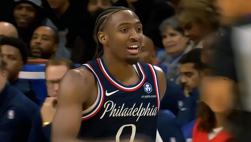 强到离谱！76人马克西第三节单节狂轰20分全过程：拉杆上篮美如画