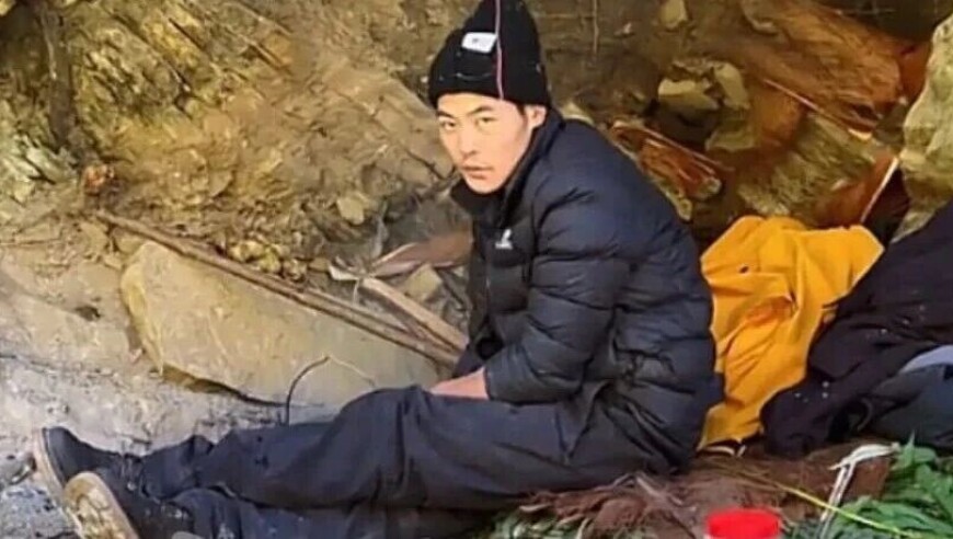 张家界荒野求生赛人气选手“刀疤哥”退赛，无缘决赛奖金，此前想用奖金回家修房子，知情人：或因身体不适；决赛还剩10名选手