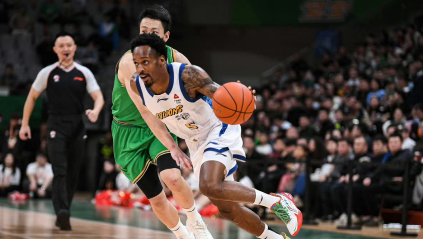 掀翻卫冕冠军！辽宁16分大胜广厦迎两连胜 威尔斯30分胡金秋24+3