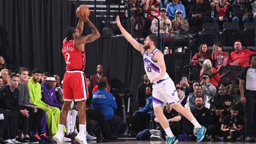 不装了！小卡末节爆表连中不讲理三分 率队轰出14-2收割比赛