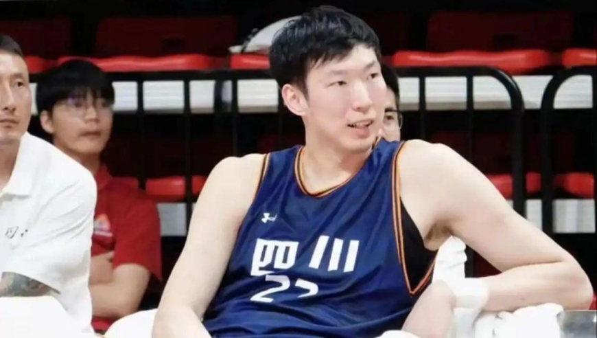 有趣！拿北京顶薪 ，却代表四川打北京，周琦为600万暴揍老东家？