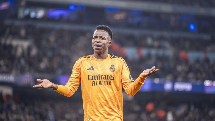 维尼修斯骑虎难下，续约还是不续约，对他来说都难以接受