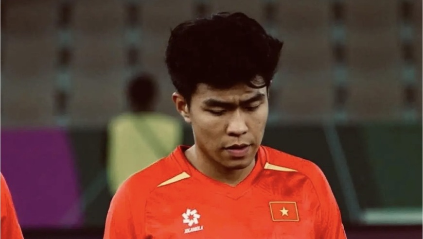 肘击拜合拉木染红！越南后卫发文：向球迷诚恳鞠躬致歉