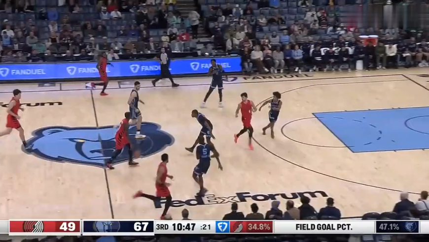 杨瀚森这球太炸裂了！灰熊众将傻眼，开拓者全队疯狂欢呼