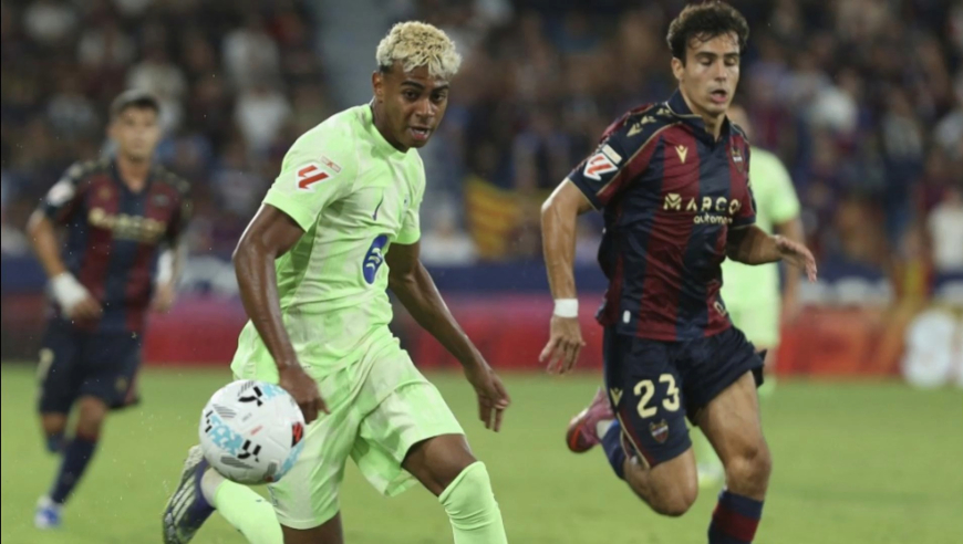 西甲：佩德里超级世界波 亚马尔补时绝杀！巴萨3-2反败为胜