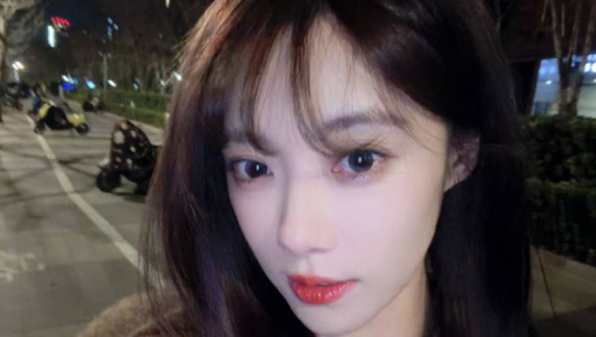 主持小钰晒照：出门吃好吃的了，你们呐？