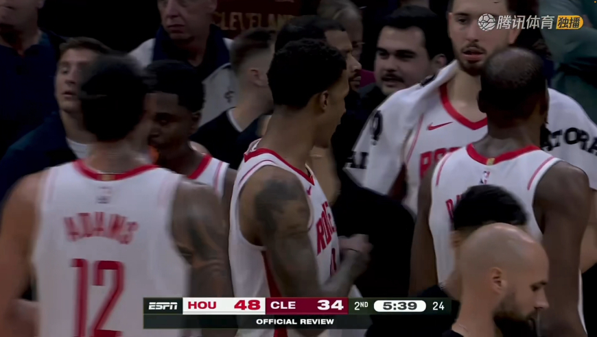 火骑冲突完整版！小贾和汤姆林连续推搡双方技犯 史密斯追加恶意