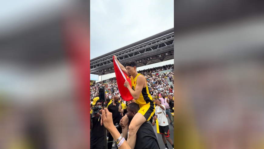 陈登星飞跃汽车！一举拿到世界扣篮大赛冠军 高举五星红旗疯狂庆祝