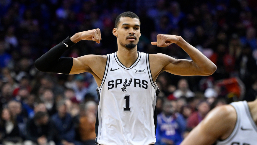 8人上双狂胜40分，马刺获4大喜讯！文班10分8板4助3断6帽又破纪录