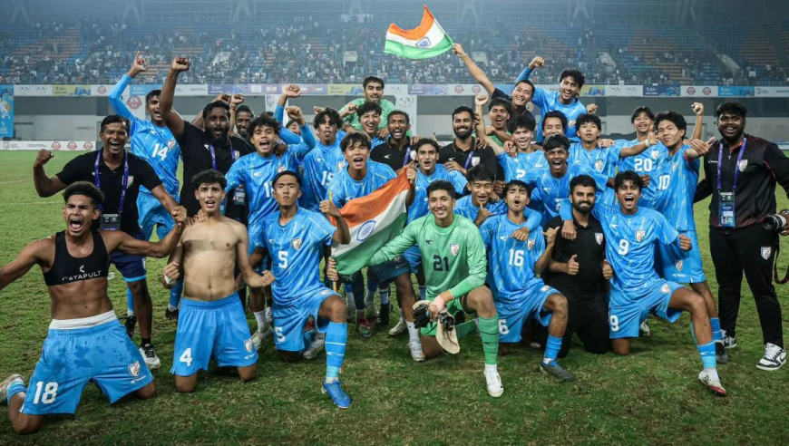 爆笑解围滑倒丢球！印度国少2-1逆转伊朗进亚洲杯，如夺冠般庆祝