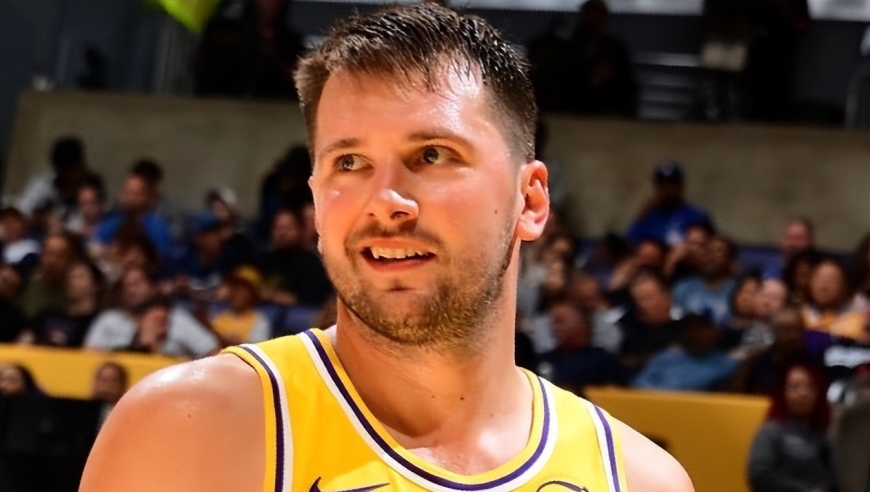 49分+44分+43分！联盟第1！对不起，约基奇，他要抢MVP