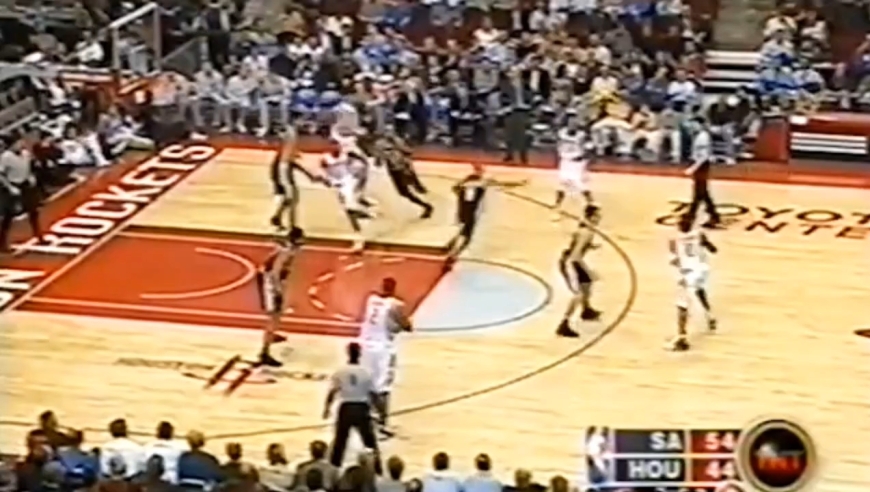 对阵邓肯不落下风!回顾姚明对阵马刺拿下25分7篮板精彩时刻