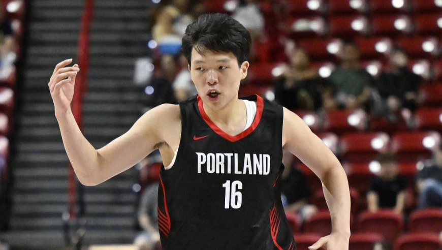 打嗨了！杨瀚森连送妙传+连造犯规 帮助开拓者打出一波16-1