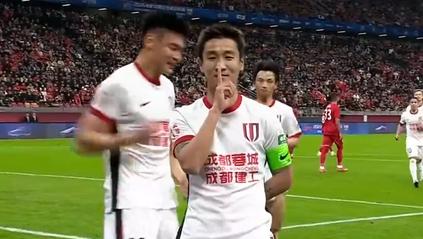 100秒欣赏川渝德比重庆3-3成都6个进球，韦世豪点射拜合拉木被动破门，迪马塔双响