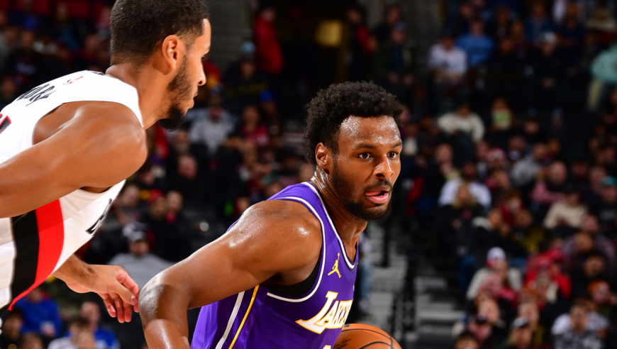 渐入佳境！湖人布朗尼vs开拓者5分6助攻1抢断：连送妙传助飞队友