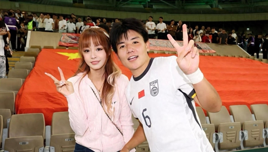 U23国足队长球场情场双丰收 留洋英超狼队+漂亮女友陪你闯英国