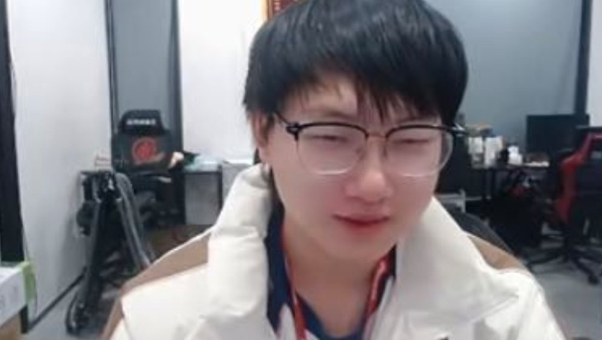 Fly跟AG二队训练，AG赛中参加活动引争议，一诺当团支部组织委员