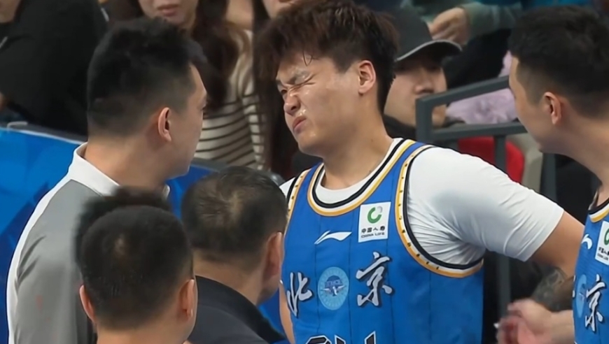 手感糟糕！赵睿复出6中0得0分8助攻 末节伤退离场引关注
