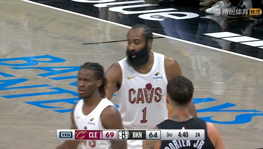 招牌来了！哈登弧顶经典撤步三分打进并造成犯规 罚球也稳稳命中