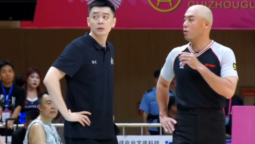 在全运会也这样？高诗岩被吹犯规 杨鸣场边不满判罚狂喷吃T